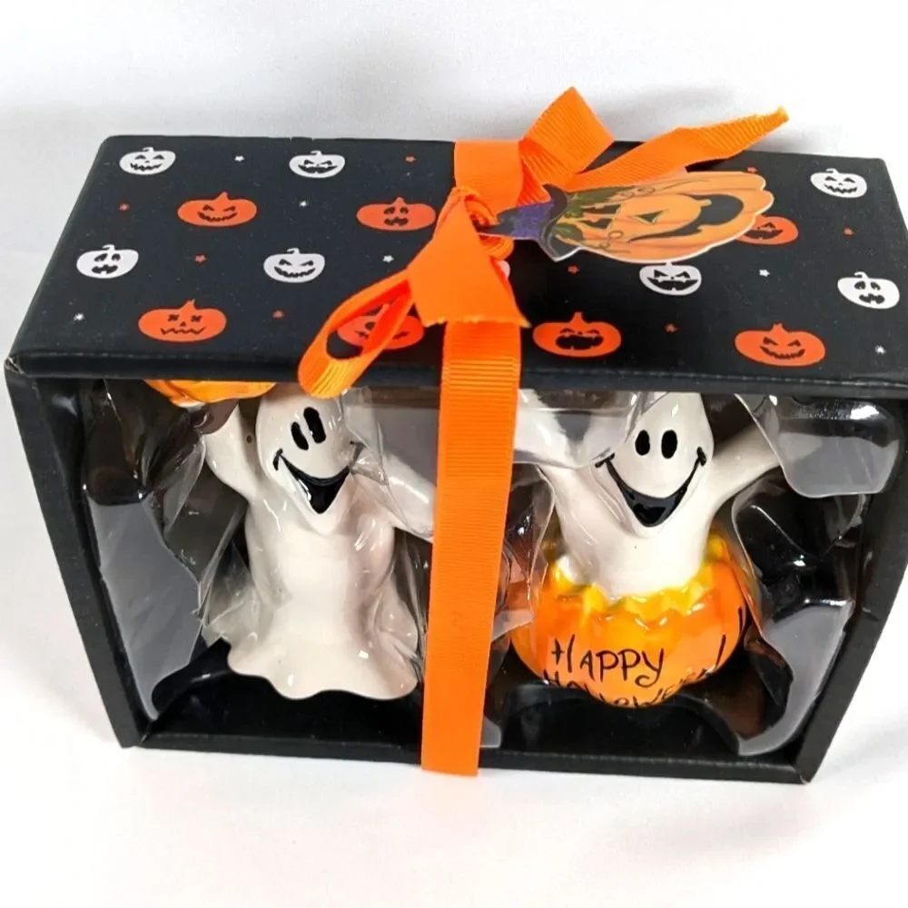 New In Box Blue Sky Clayworks 2022 Happy Halloween Ghosts Salt And Pepper Set